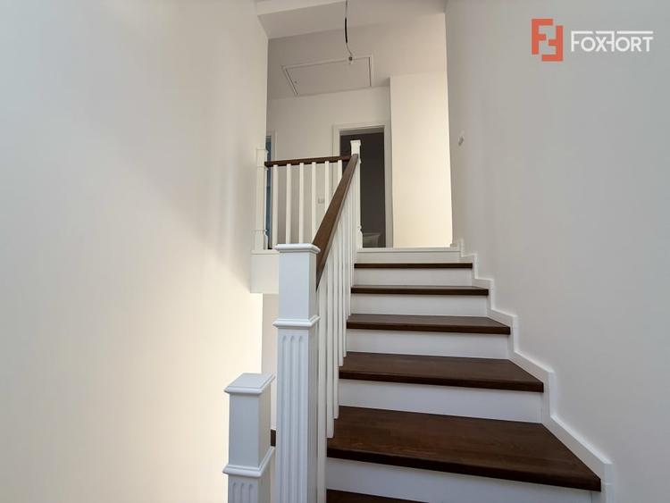 Duplex cu 5 camere cu Canalizare în Dumbrăvița