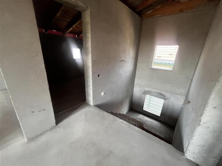Casă individuală cu 4 camere cu Teren 300 Mp în Strejnicu