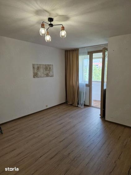 Garsoniera Metrou Titan, suprf. 30 mp, bloc reabilitat - 1