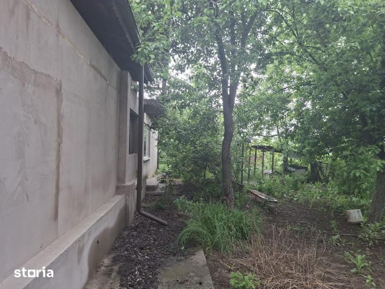 Casă cu 10 camere cu Teren 1200 Mp în Bucov