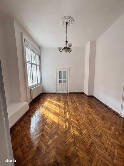 Casă cu 4 camere cu Teren 334 Mp în Central