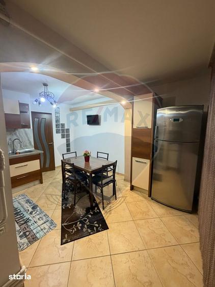 Apartament cu 3 camere decomandat, mobilat în Craiovița Nouă