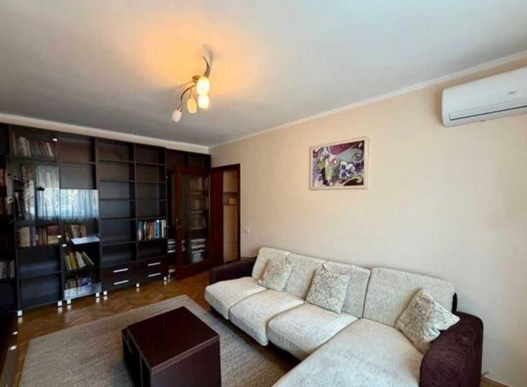Apartament cu 3 camere decomandat în Centru Civic