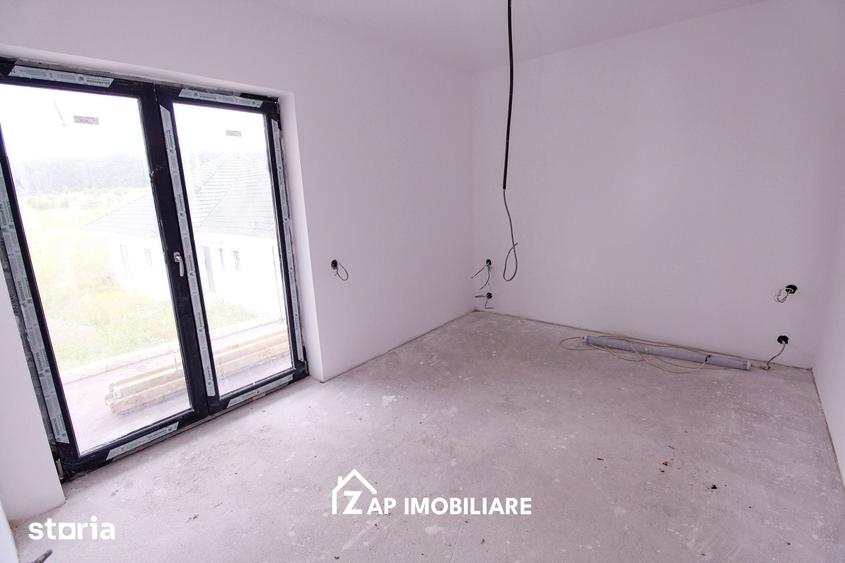 Casă cu 5 camere cu Teren 490 Mp în Corunca