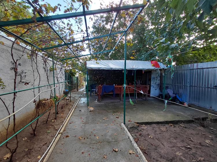 Casă individuală cu 6 camere cu Canalizare în Central