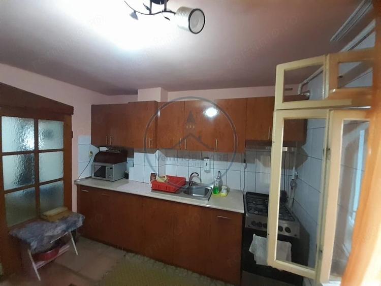 Apartament cu 4 camere decomandat în Central
