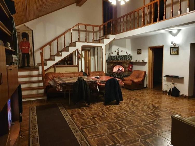 Casă individuală cu 6 camere cu Teren 446.73999023438 Mp în Bușteni