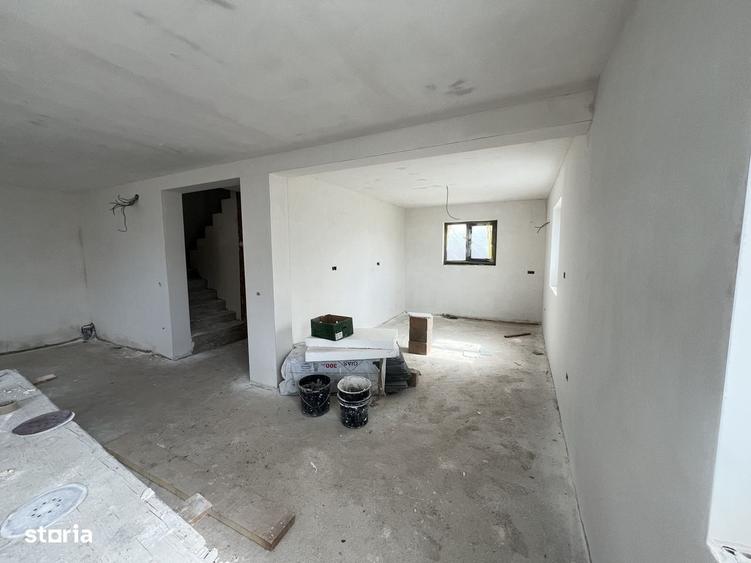Casă cu 4 camere în Central