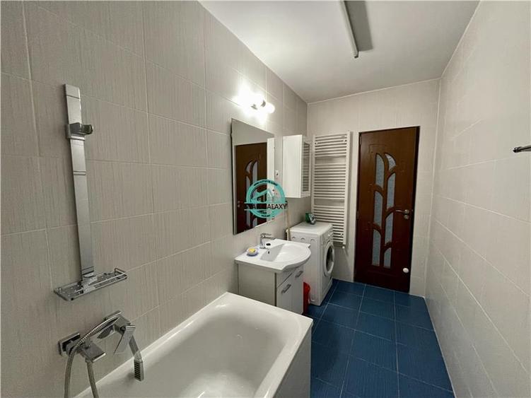Apartament cu 3 camere decomandat, mobilat în Central