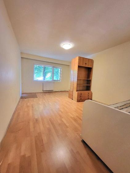 Apartament cu 2 camere decomandat în Plopilor