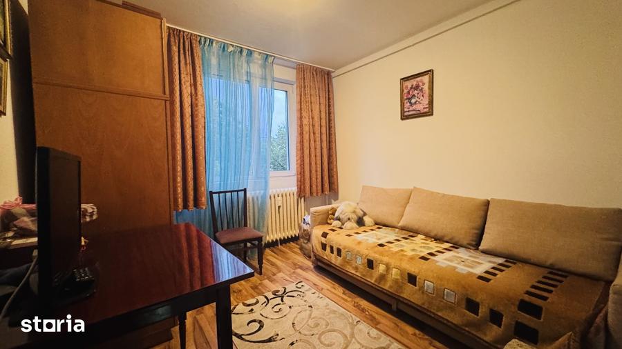Apartament cu 3 camere decomandat în Titan