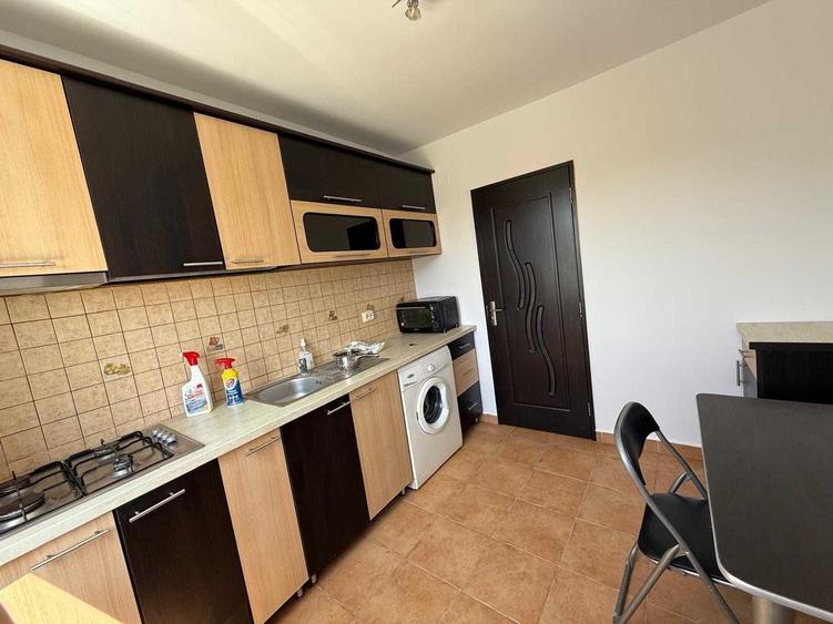 Apartament cu 2 camere semidecomandat în Girocului