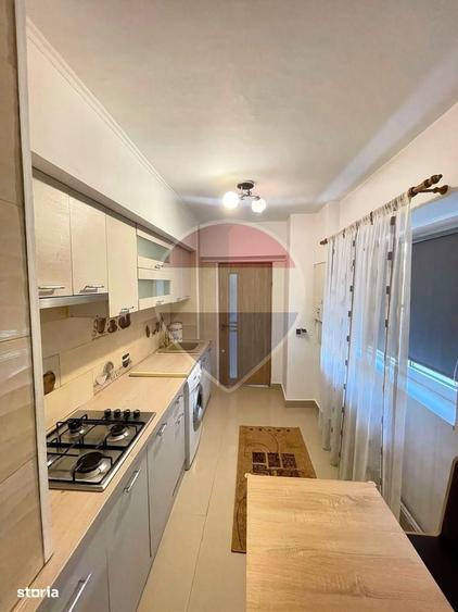 Apartament cu 2 camere decomandat în Hala Centrală