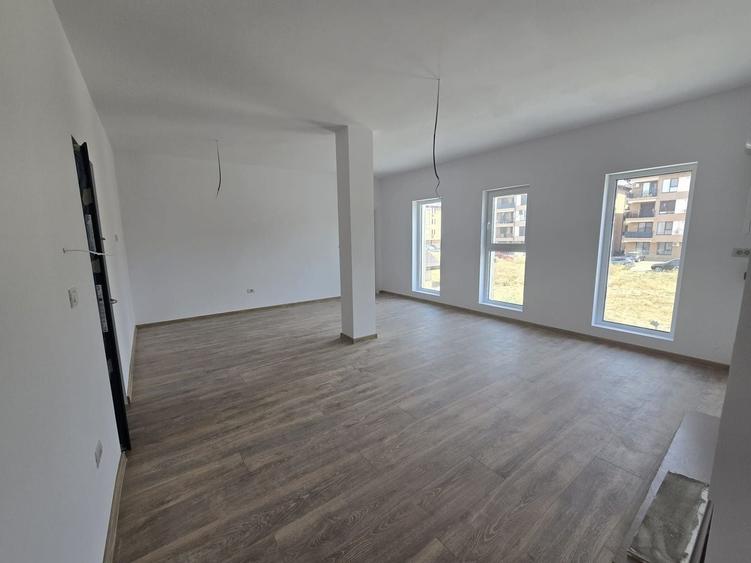 Apartament cu 2 camere decomandat în Girocului