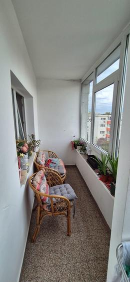 Apartament cu 3 camere decomandat în Între Lacuri