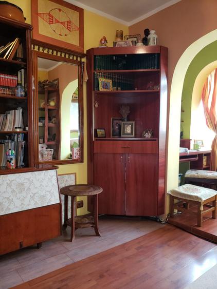 Apartament cu 3 camere decomandat, mobilat în Poarta 6
