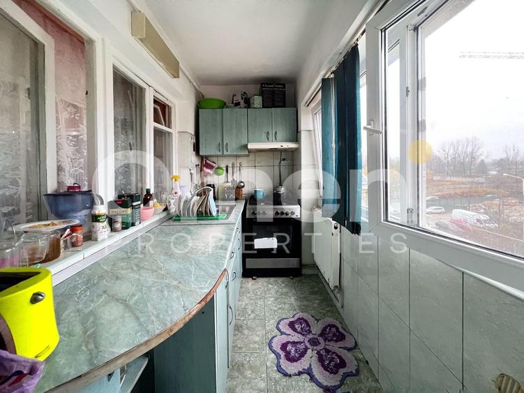 Apartament cu 3 camere decomandat, mobilat în Central