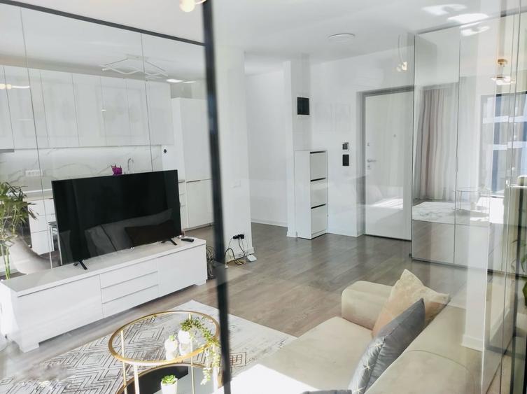 Apartament cu 2 camere semidecomandat, mobilat în Pipera