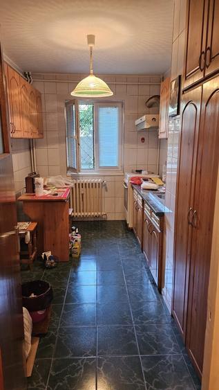 Apartament cu 3 camere semidecomandat în Pantelimon