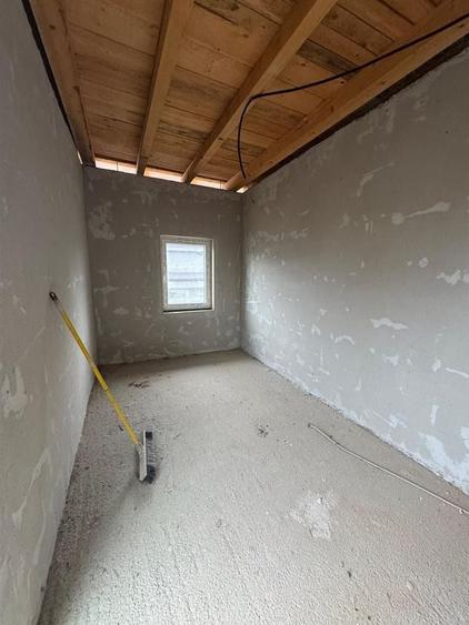 Duplex cu 10 camere decomandat cu Canalizare în Dealuri Oradea