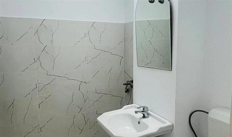 Apartament cu 4 camere decomandat în Tineretului