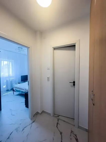 Apartament cu 3 camere decomandat, mobilat în Banu Manta