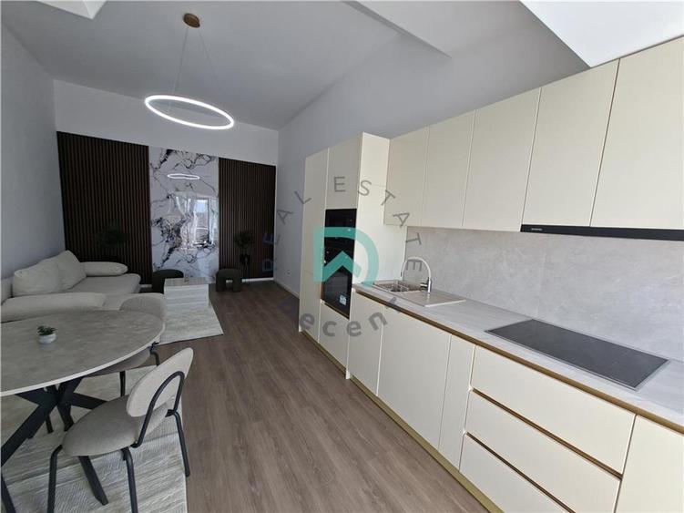 Apartament cu 3 camere decomandat în Tractorul