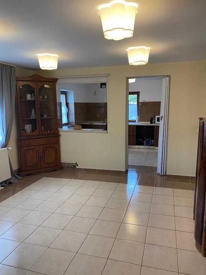 Casă cu 4 camere în Bencecu de Jos
