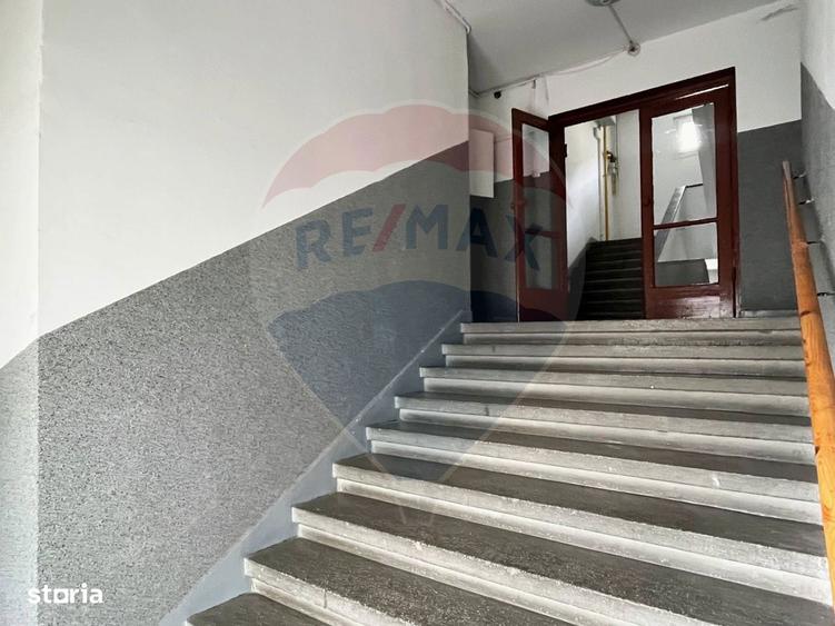 Apartament cu 2 camere semidecomandat în Tei