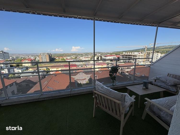 Apartament cu 4 camere decomandat în Est