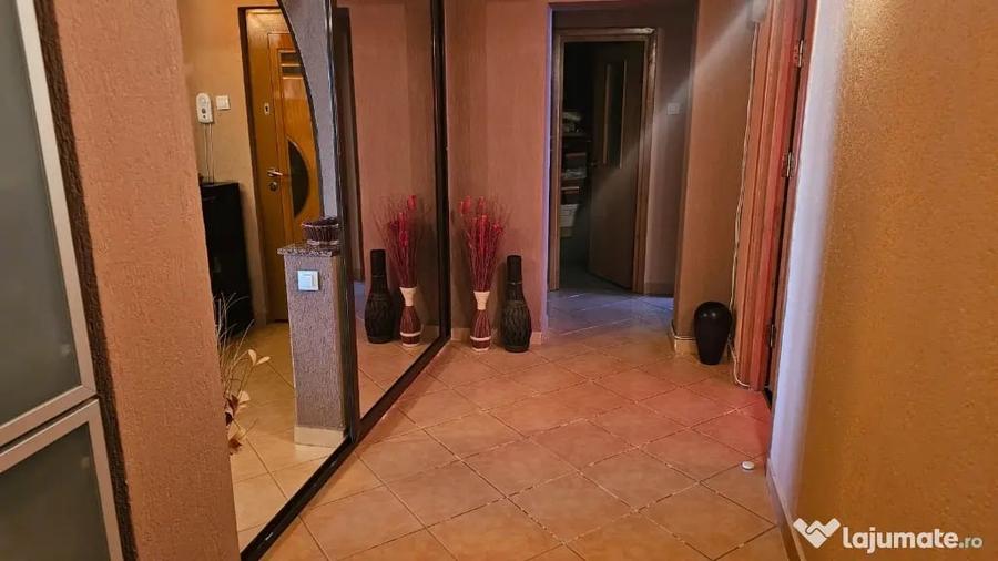 Apartament cu 4 camere decomandat în Găvana
