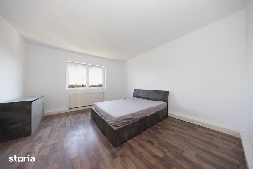 Casă cu 7 camere cu Teren 750 Mp în Tractorul
