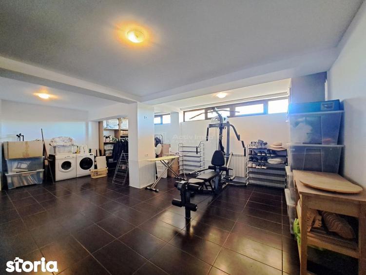 Casă cu 8 camere cu Teren 2500 Mp în Crevedia