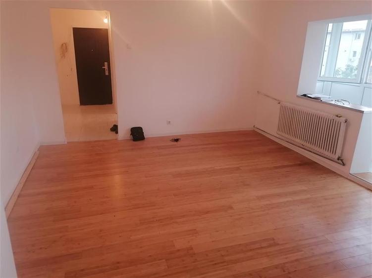 Apartament cu 2 camere semidecomandat în Dâmbovița