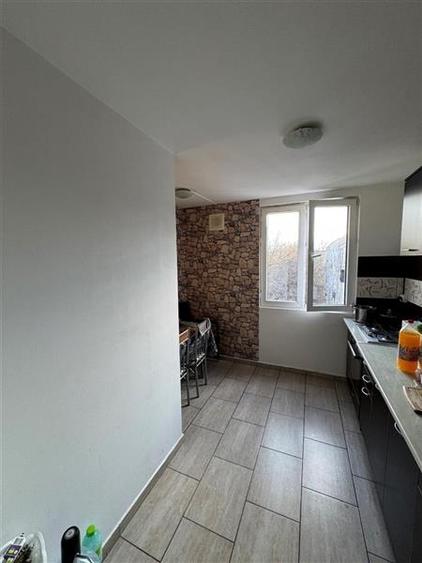 Apartament cu 4 camere decomandat în Brâncoveanu