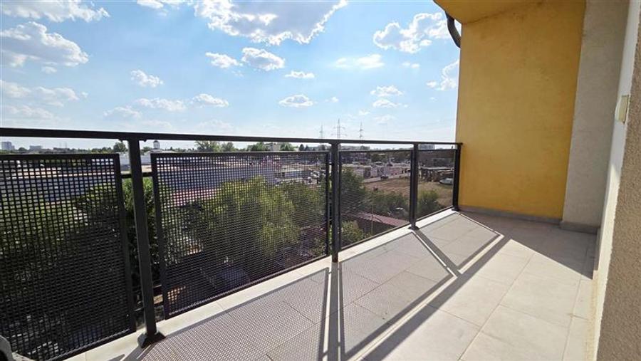 Apartament cu 3 camere decomandat în Dumbrăvița