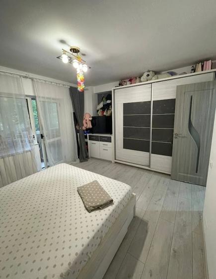Apartament cu 3 camere decomandat în Baicului
