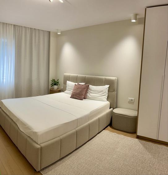 Apartament cu 4 camere decomandat în Central