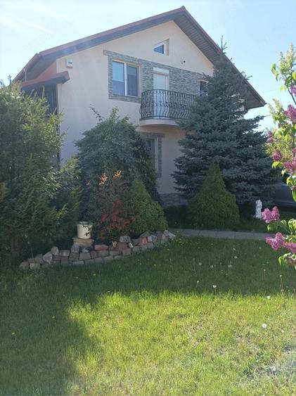 Casă cu Teren 1500 Mp în Lilieci