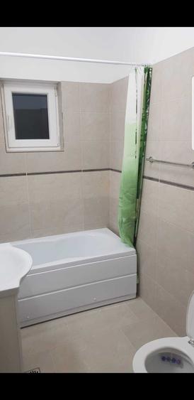 Garsonieră decomandată în Roșu