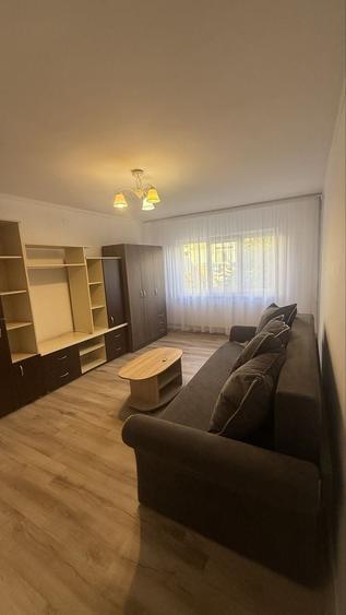 Apartament cu 2 camere decomandat în 1 Mai