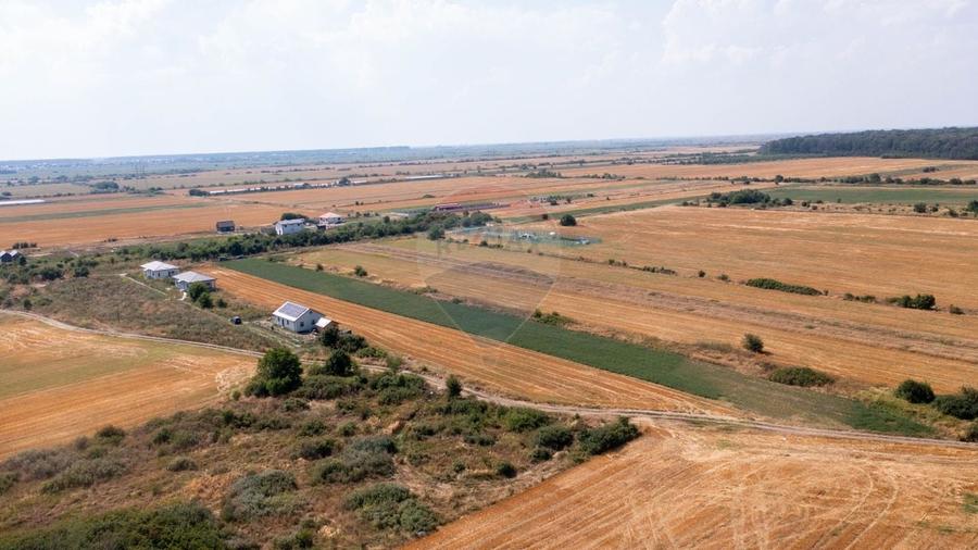 Teren intravilan de 2945 mp, în Săbăreni