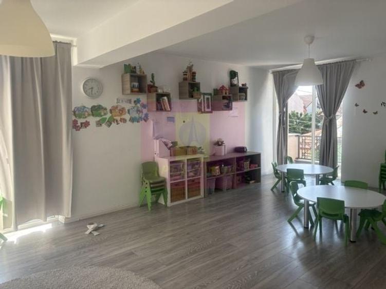 Casă individuală cu 10 camere cu Canalizare în Drumul Sării