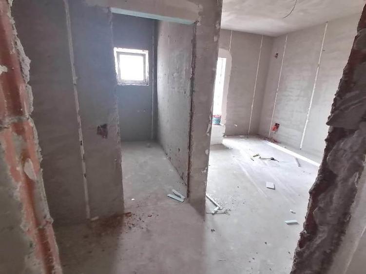 Casă cu 4 camere cu Teren 200 Mp în Prelungirea Ghencea