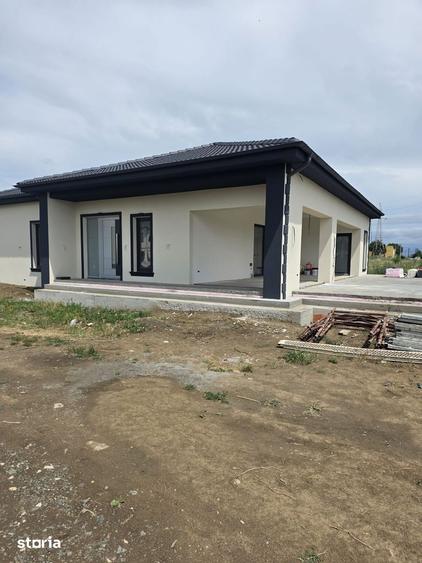 Casă cu 4 camere cu Teren 1680 Mp în 6 Vânători