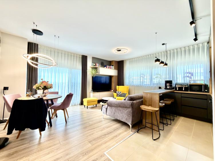 Apartament cu 3 camere semidecomandat, mobilat în Torontalului