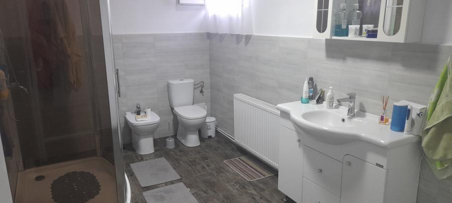 Casă individuală cu 5 camere cu Canalizare în Periferie