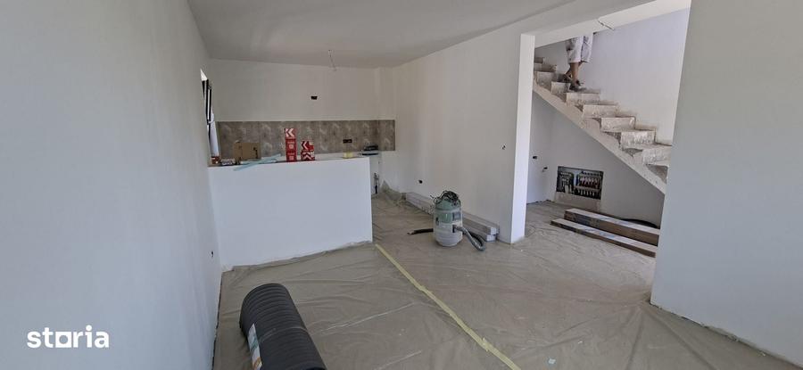 Casă cu 4 camere cu Teren 300 Mp în Holboca