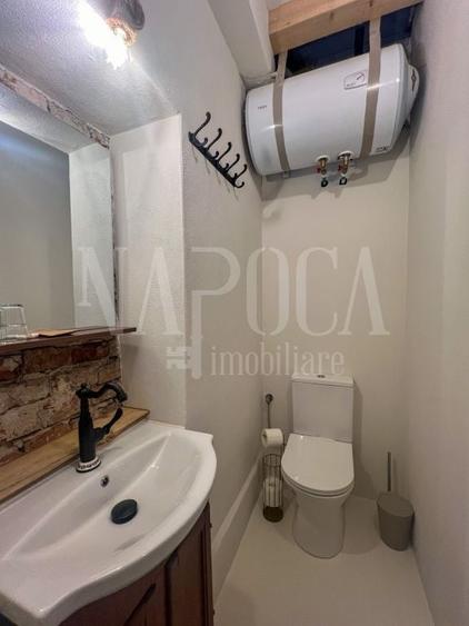 Casă individuală cu 8 camere cu Canalizare în Central