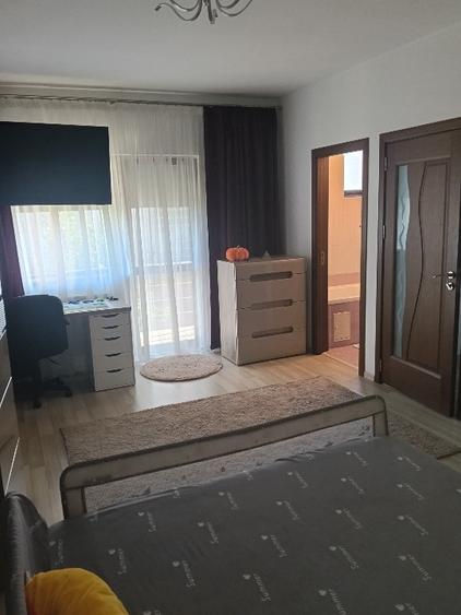 Duplex cu 5 camere cu Canalizare în Sud